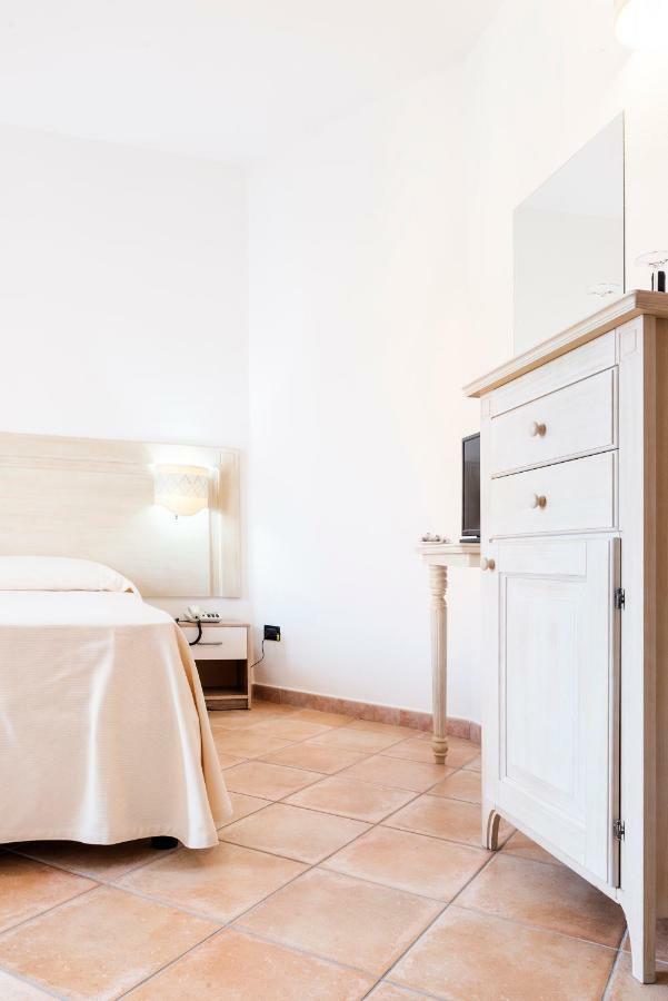 Hotel Il Faro Di Molara Porto San Paolo  Eksteriør bilde